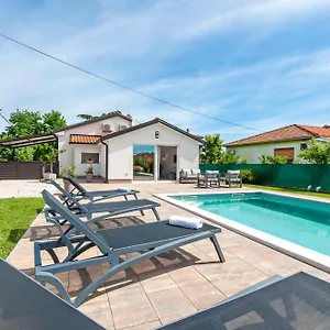 https://cozy-house-with-pool-near-rovinj.in-istria.net